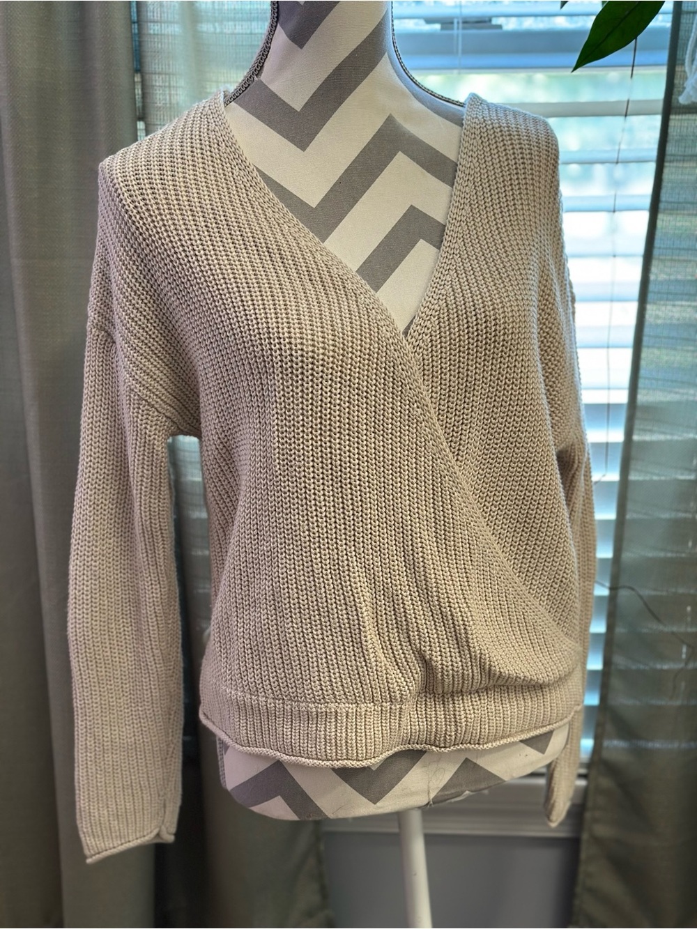 Moon & Madison Beige Wrap Front Knit Sweater Top Size L Open Back